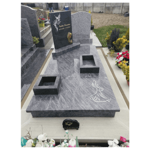 Monument Monukea Naga en Mass Blue, cimetière dans les Yvelines (78)